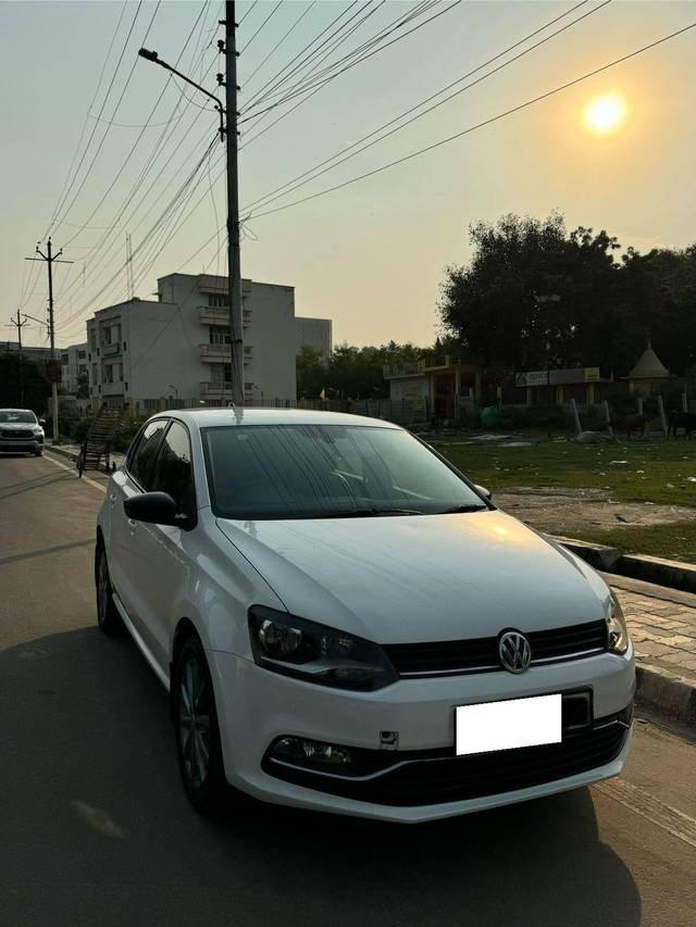 https://images10.gaadi.com/usedcar_image/4532490/original/processed_5aab2d22b339e8685adc9a59f7bf624e.jpg?imwidth=6400