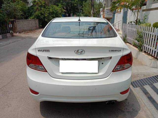https://images10.gaadi.com/usedcar_image/4532495/original/processed_5597b7085b6830f308fa47a2b4e741e2.jpg?imwidth=6401