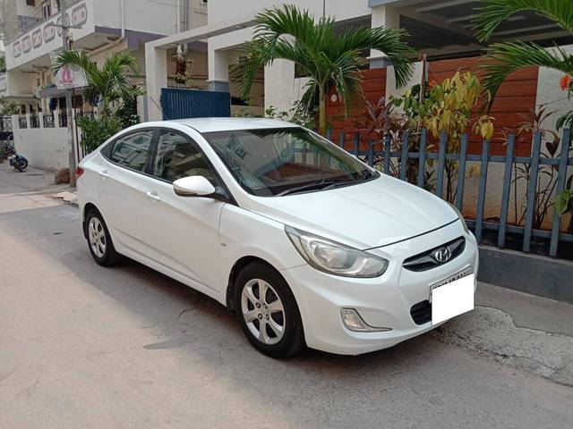 https://images10.gaadi.com/usedcar_image/4532495/original/processed_e76edda0932f5dd835f97bdab26b9d56.jpg?imwidth=6400