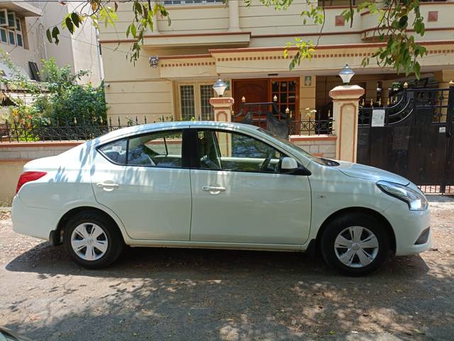 https://images10.gaadi.com/usedcar_image/4532496/original/063f149ed6edc195e643843dda8a9157.jpeg?imwidth=6401