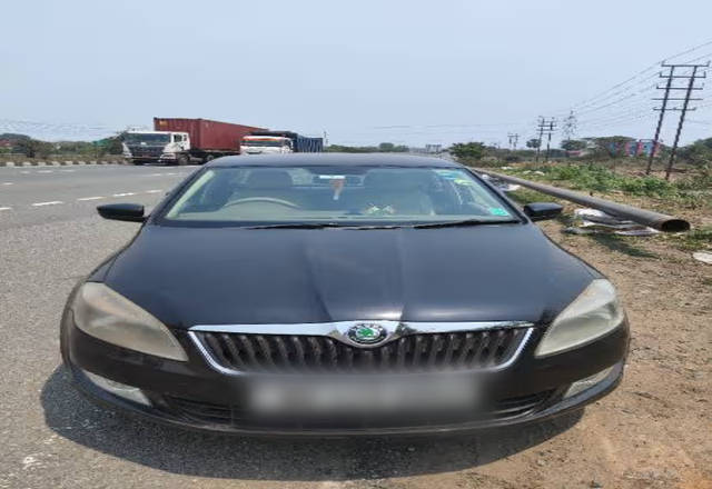 https://images10.gaadi.com/usedcar_image/4532526/original/9b2bbe4d-e630-4a19-8414-b763c582efb6.?imwidth=6401