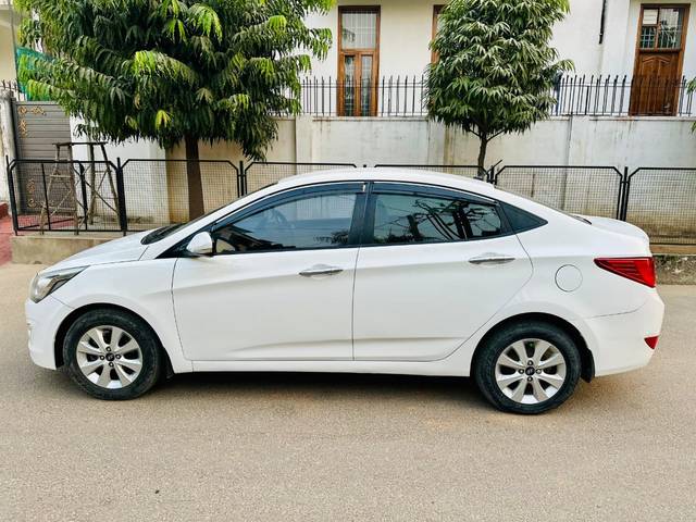 https://images10.gaadi.com/usedcar_image/4532535/original/5eb2243ef2c1696e65c330a18571e405.jpg?imwidth=6402