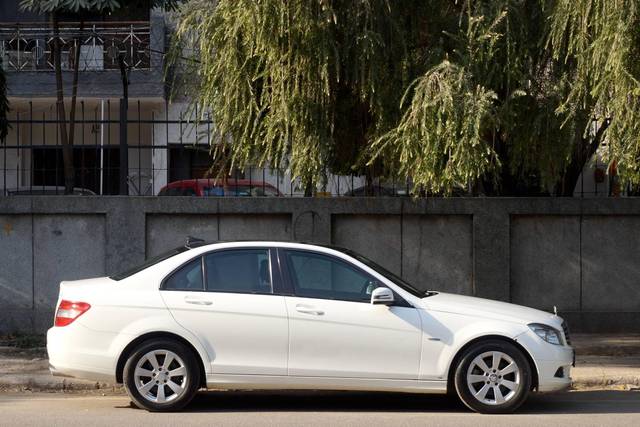 https://images10.gaadi.com/usedcar_image/4532536/original/processed_348ee4d7635f17e2905a55a0413a558f.JPG?imwidth=6401