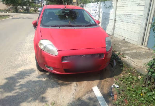 https://images10.gaadi.com/usedcar_image/4532593/original/a825e407-4358-4bb9-b327-93f9990e85d4.?imwidth=6400