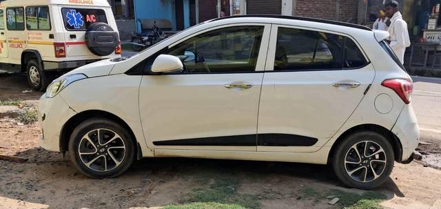 https://images10.gaadi.com/usedcar_image/4532600/original/processed_7618f64f-9c9e-4d09-93f1-f3243f104871.jpg?imwidth=6402