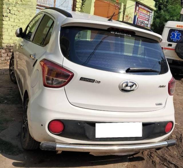 https://images10.gaadi.com/usedcar_image/4532600/original/processed_acc32148-061a-40ec-a45b-aae4f5f9a587.jpg?imwidth=6401