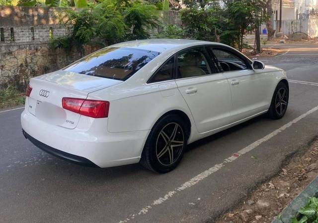 https://images10.gaadi.com/usedcar_image/4532609/original/processed_626fdc45405de9cb98a3992048f3237b.jpg?imwidth=6401