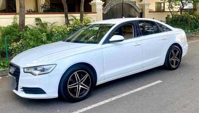 https://images10.gaadi.com/usedcar_image/4532609/original/processed_b90207ab678523c0a170186dc22a7208.jpg?imwidth=6400