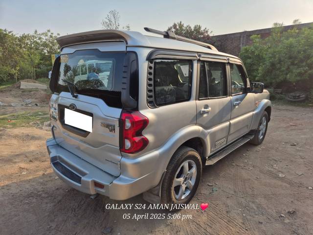 https://images10.gaadi.com/usedcar_image/4532611/original/processed_435fc3ae-c506-4aac-bcc6-ecb9b9d7fbc2.jpg?imwidth=6401