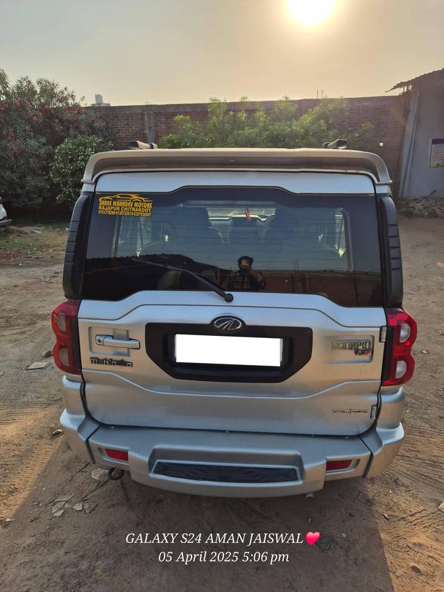 https://images10.gaadi.com/usedcar_image/4532611/original/processed_eef8c954-21ec-492e-a8ee-48e6c60395e0.jpg?imwidth=6402