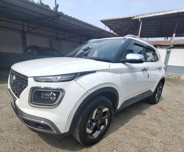 https://images10.gaadi.com/usedcar_image/4532613/original/397968689a9074d99061257e402d056b.jpg?imwidth=6402