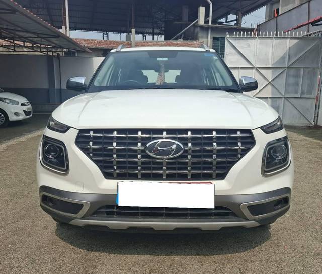 https://images10.gaadi.com/usedcar_image/4532613/original/processed_bc051dac27194baa4a37ad96c45f8467.jpg?imwidth=6400