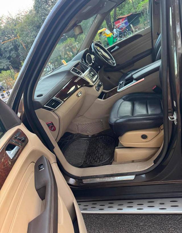 https://images10.gaadi.com/usedcar_image/4532614/original/35c96d319fa698ec6c338c6c8b9e5096.jpg?imwidth=6402