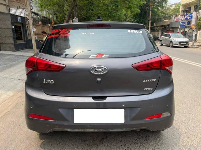 https://images10.gaadi.com/usedcar_image/4532626/original/processed_6f9ebbb35bebcc05df080e41761f6278.jpg?imwidth=6401