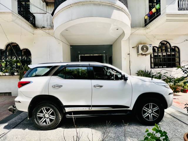 https://images10.gaadi.com/usedcar_image/4532636/original/e603c776b9aedda76ca82187c5e7b47a.jpg?imwidth=6401