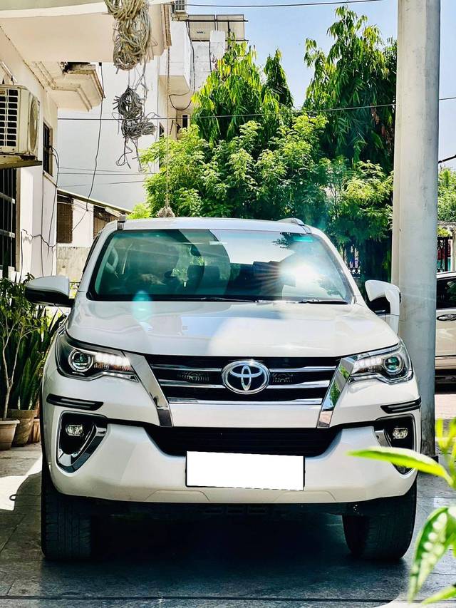 https://images10.gaadi.com/usedcar_image/4532636/original/processed_9a1366422f9d766696c7553113956138.jpg?imwidth=6400