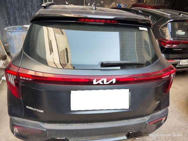 https://images10.gaadi.com/usedcar_image/4532637/original/processed_ab907027-6ae8-45c2-b9fa-329272edeefb.jpeg?imwidth=6401