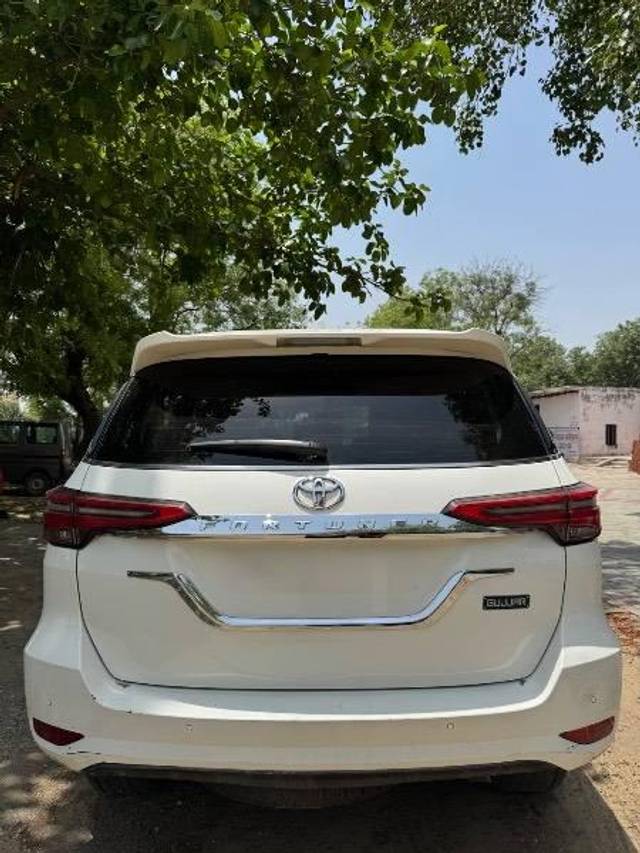 https://images10.gaadi.com/usedcar_image/4532640/original/processed_0fc98ab5-89ef-4757-bf3f-6926aeabded5.jpeg?imwidth=6402