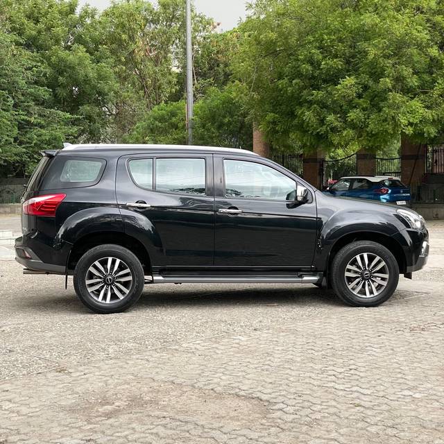 https://images10.gaadi.com/usedcar_image/4532648/original/91643956eda4003216ae76ecc658e5d3.jpg?imwidth=6401