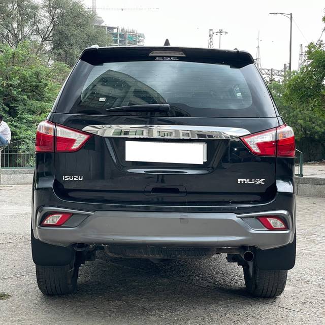 https://images10.gaadi.com/usedcar_image/4532648/original/processed_bea06144de70687ef3dd536e9b656415.jpg?imwidth=6402