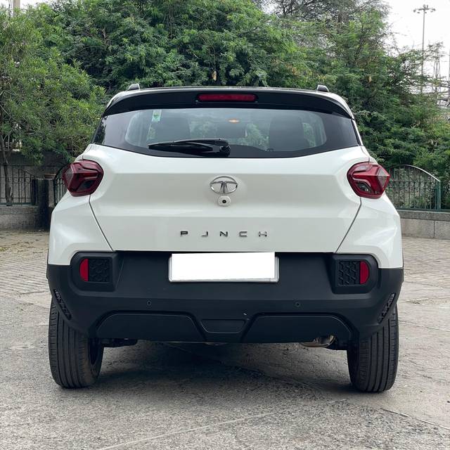 https://images10.gaadi.com/usedcar_image/4532652/original/processed_ee627ebba71c7750ed49db705f11374c.jpg?imwidth=6402