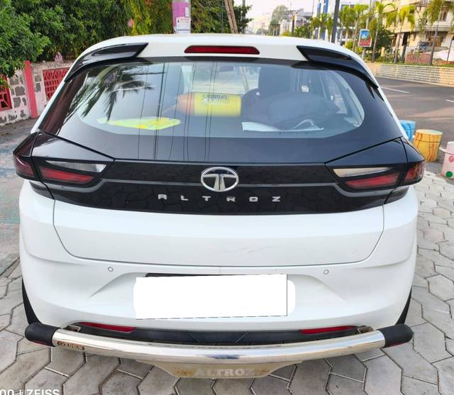 https://images10.gaadi.com/usedcar_image/4532656/original/processed_708d1a8fff30185b802b129b9126c07d.jpeg?imwidth=6401