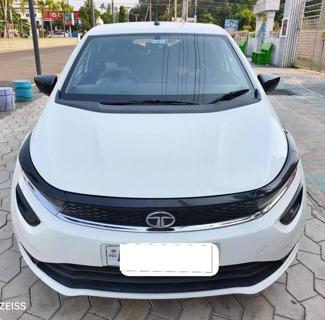 https://images10.gaadi.com/usedcar_image/4532656/original/processed_d3e2d8d5f8dfe6ae9a0c65d8fce8e3cc.jpeg?imwidth=6400