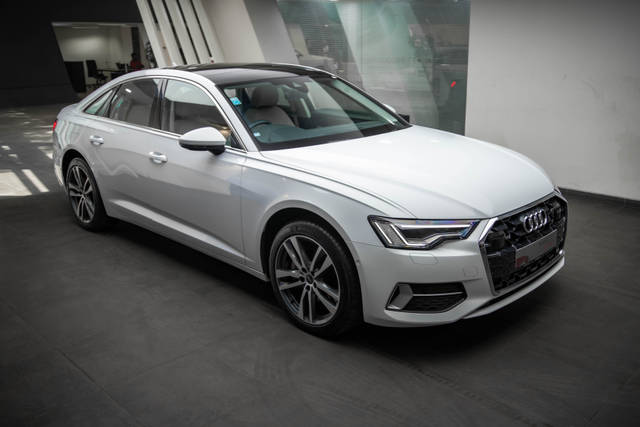 https://images10.gaadi.com/usedcar_image/4532664/original/327f82734d2ab55d4b95dfb61b78bd53.jpg?imwidth=6400