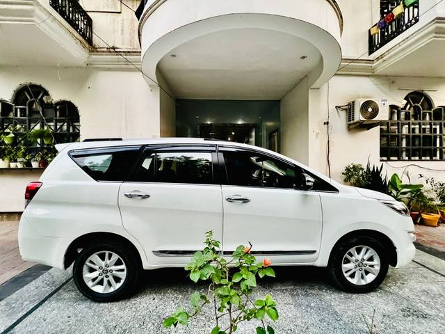 https://images10.gaadi.com/usedcar_image/4532667/original/5032ff1cc65aeba833e40d39a81929ef.jpg?imwidth=6401