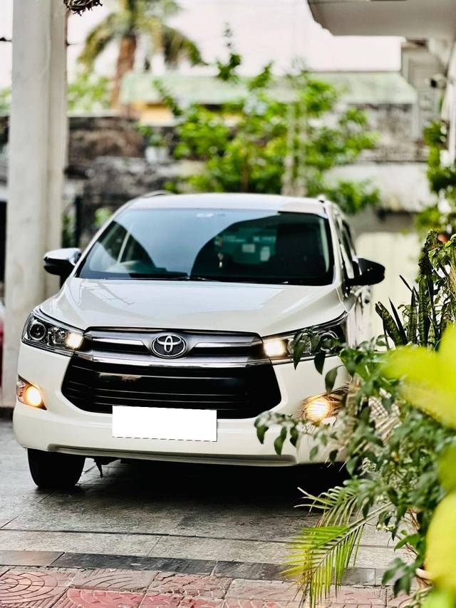https://images10.gaadi.com/usedcar_image/4532667/original/processed_318d9c62cd335bd564fe14a0ade4f215.jpg?imwidth=6400