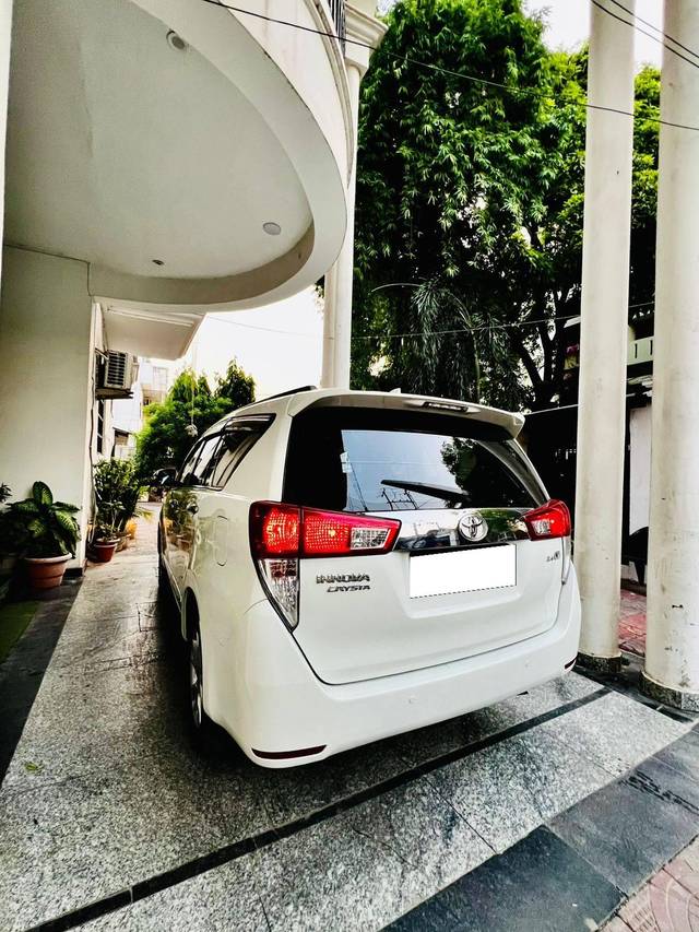https://images10.gaadi.com/usedcar_image/4532667/original/processed_b633b3d4802bbbcc8f8a5a8cc0a7c68e.jpg?imwidth=6402