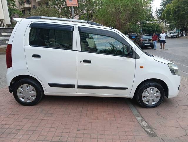 https://images10.gaadi.com/usedcar_image/4532677/original/processed_b701b64846b5a3a19e7d8c5ecacd3d74.jpg?imwidth=6401