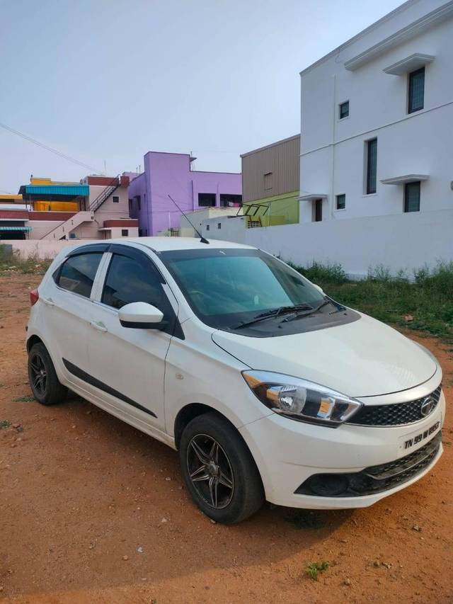 https://images10.gaadi.com/usedcar_image/4532684/original/processed_ab01c97cf296a7f2acc0be5bf5069677.jpeg?imwidth=6400