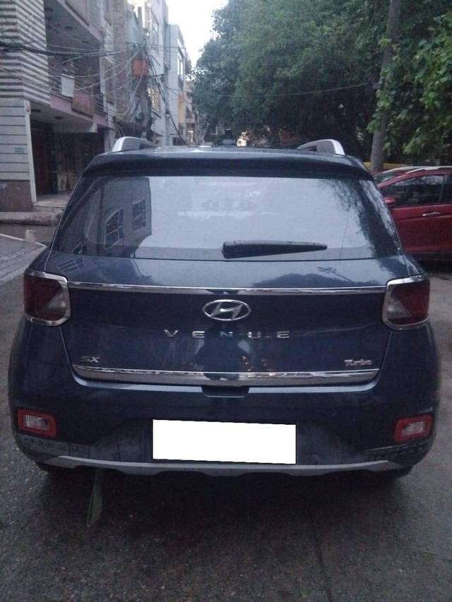 https://images10.gaadi.com/usedcar_image/4532696/original/processed_91453963efc07a9281c7e44bb41dec8c.jpg?imwidth=6402