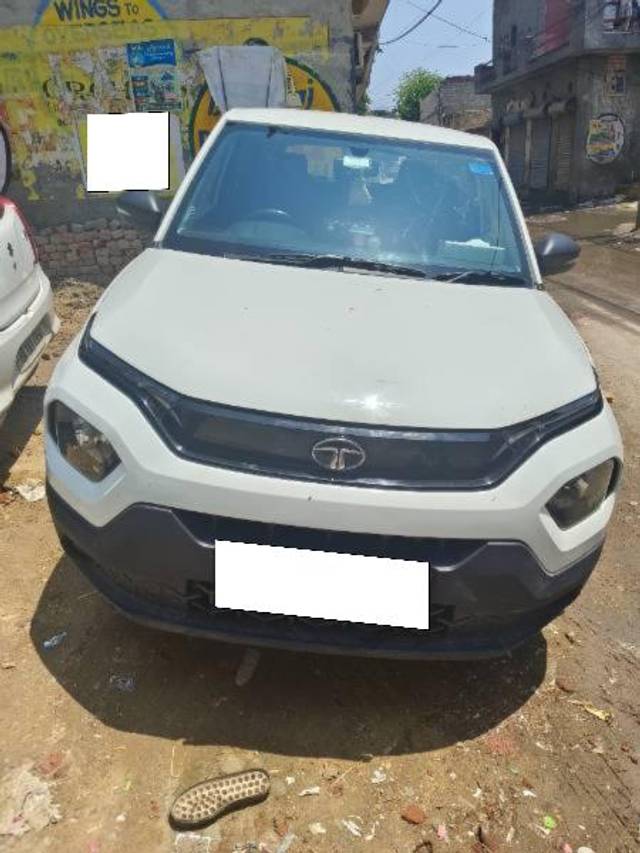 https://images10.gaadi.com/usedcar_image/4532732/original/processed_b2cdbabb-6fe1-44ed-b83c-5f48e6d5db56.jpg?imwidth=6400