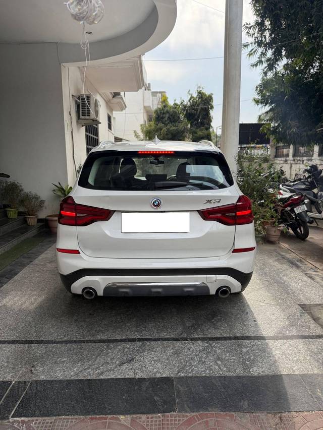 https://images10.gaadi.com/usedcar_image/4532755/original/processed_37923f90d811e7150a1b0887cb0134fa.jpg?imwidth=6401