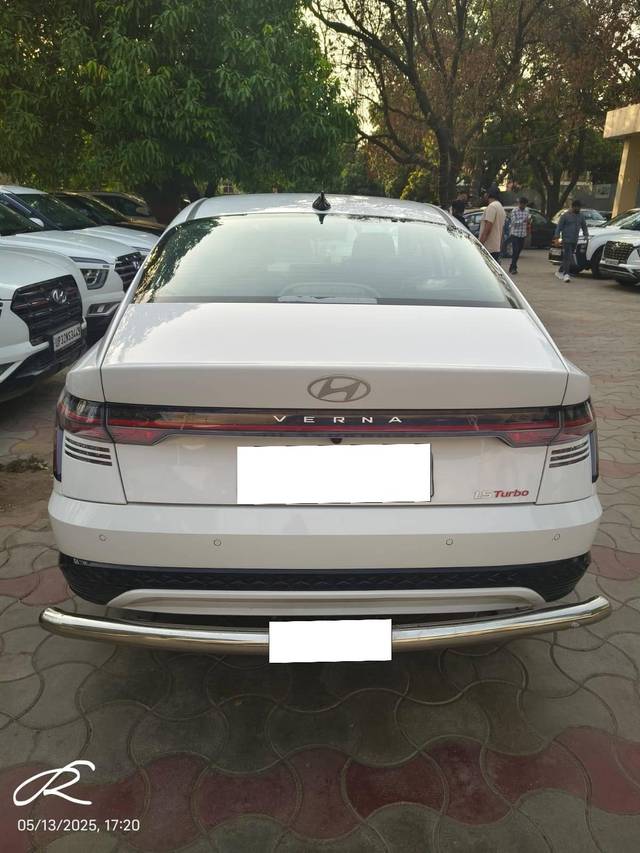 https://images10.gaadi.com/usedcar_image/4532757/original/processed_da82051f2d8439f5fd58b68562165158.jpg?imwidth=6402