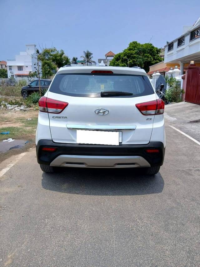 https://images10.gaadi.com/usedcar_image/4532764/original/processed_f7ed4b7b9c12053f6ca5cde5e462036b.jpg?imwidth=6402