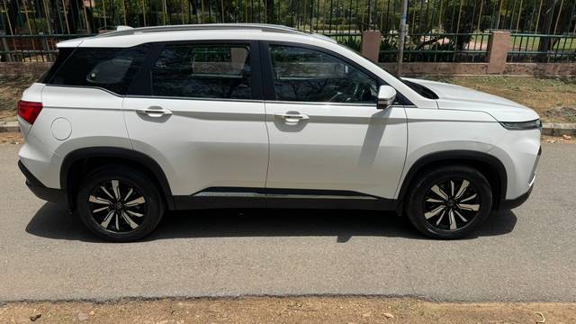 https://images10.gaadi.com/usedcar_image/4532773/original/c4b3a6825023280e272f8939919a447a.jpg?imwidth=6401