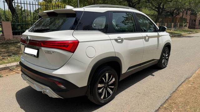 https://images10.gaadi.com/usedcar_image/4532773/original/processed_c826787366630128f6983fcd6c3467f8.jpg?imwidth=6402
