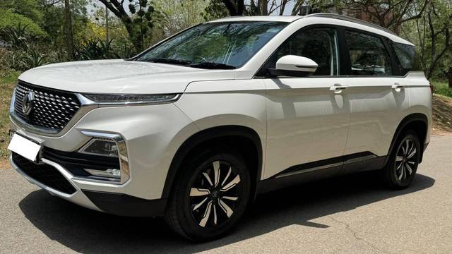 https://images10.gaadi.com/usedcar_image/4532773/original/processed_cdc9888bb58409a46c16ec180cf13999.jpg?imwidth=6400