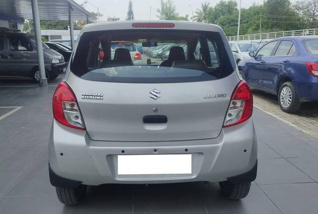 https://images10.gaadi.com/usedcar_image/4532774/original/processed_6b7f43aa78b043d9c1d976b6fac5e310.jpg?imwidth=6401