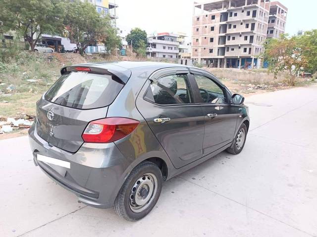https://images10.gaadi.com/usedcar_image/4532775/original/processed_bb8341f74e76c25d448111eb5bd1487d.jpg?imwidth=6402