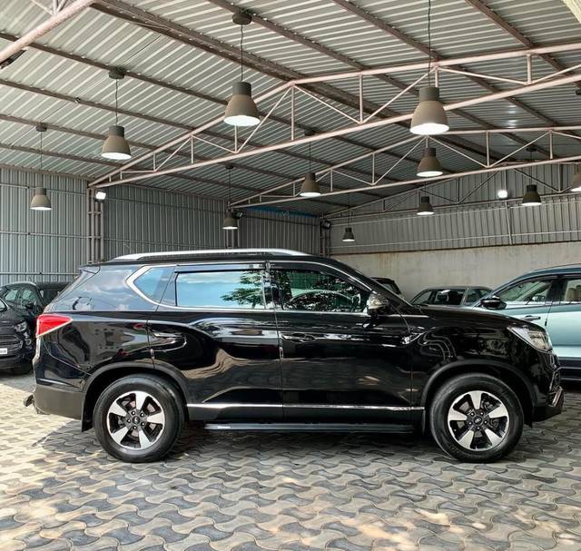 https://images10.gaadi.com/usedcar_image/4532778/original/87b8ba52647f7ca9e3c2f0de5f29a37e.jpg?imwidth=6402