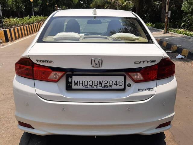 https://images10.gaadi.com/usedcar_image/4532792/original/processed_428f5ffbe5be9af330b7e92e82fbdf01.jpg?imwidth=6402
