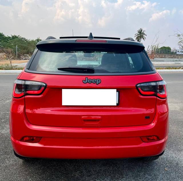 https://images10.gaadi.com/usedcar_image/4532795/original/processed_ec4b480d2dd656d62605deb0594513e3.jpg?imwidth=6401