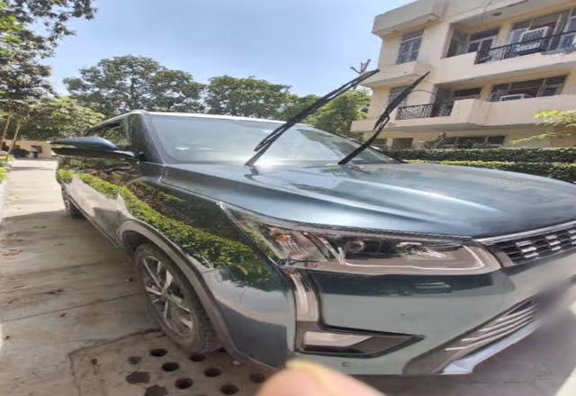 https://images10.gaadi.com/usedcar_image/4532879/original/2a1d89ba-e8a5-46ec-824d-aac3e1c4be18.?imwidth=6402