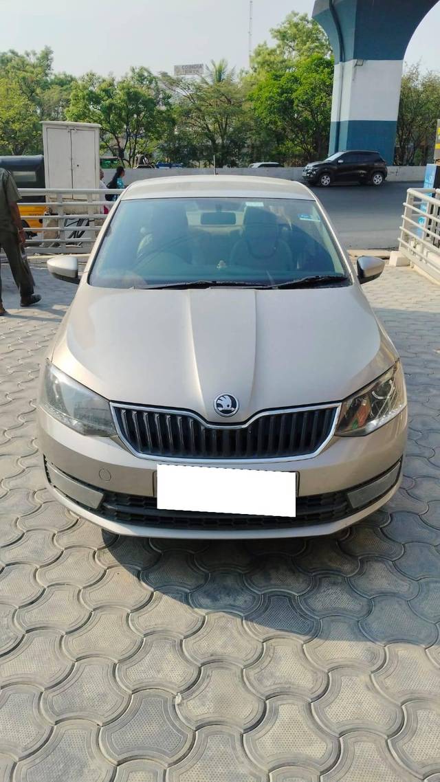 https://images10.gaadi.com/usedcar_image/4532884/original/processed_9d92c83fc550c6f14d2cfd58b740fed7.jpeg?imwidth=6400