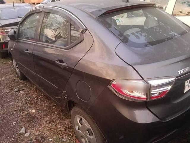 https://images10.gaadi.com/usedcar_image/4532895/original/processed_6370b43131801e56a4e37ba6e68e9df1.jpg?imwidth=6401