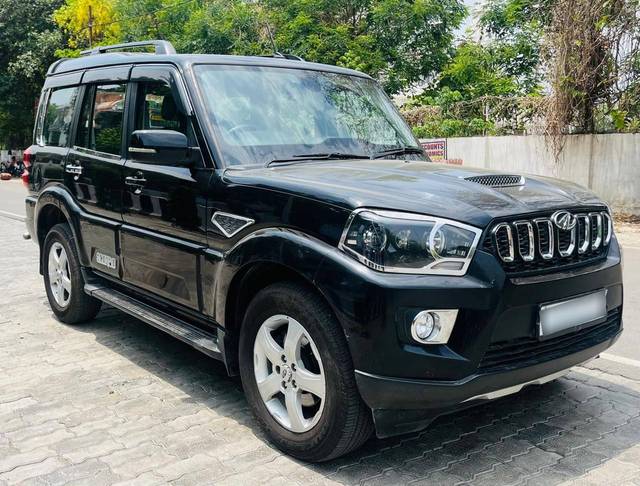 https://images10.gaadi.com/usedcar_image/4532911/original/processed_31383a415a7f11e092e86987dbb6260e.jpg?imwidth=6400